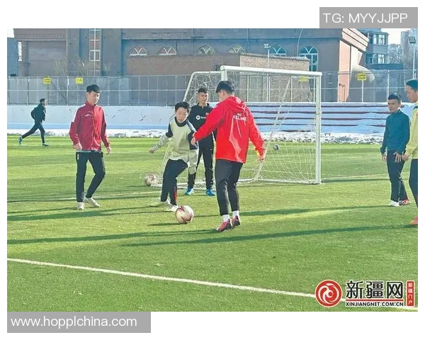 大学校园里的足球明星如何在学业与梦想之间找到平衡